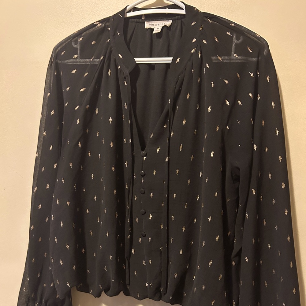 Blu Pepper, Black and Gold sheer sleeve top. Ladies M